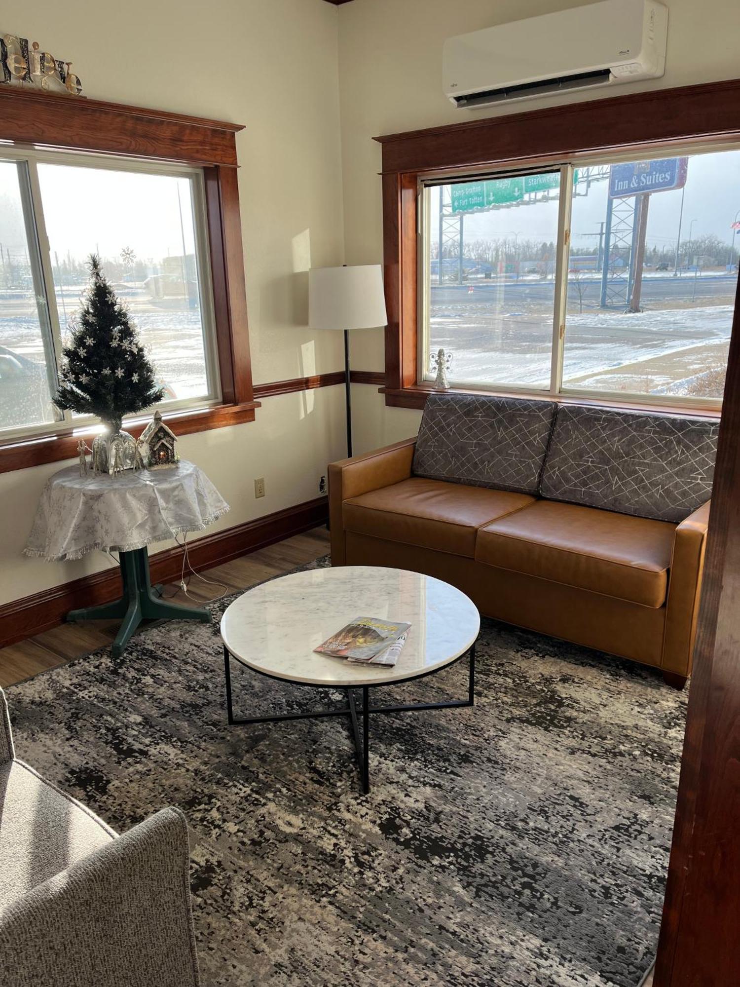 Fireside Inn And Suites Devils Lake Eksteriør billede