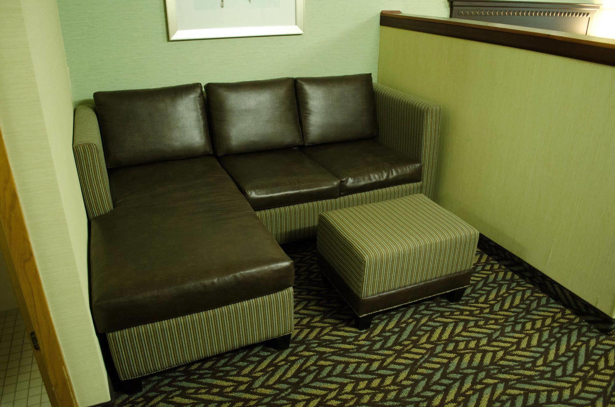 Fireside Inn And Suites Devils Lake Eksteriør billede