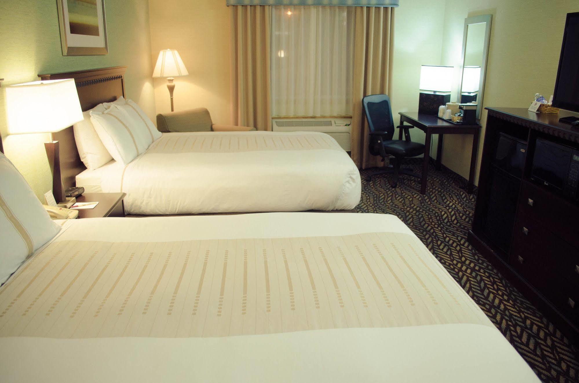 Fireside Inn And Suites Devils Lake Eksteriør billede