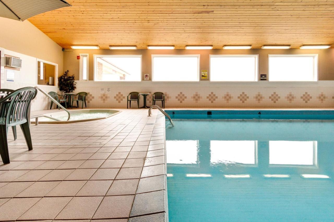 Fireside Inn And Suites Devils Lake Eksteriør billede