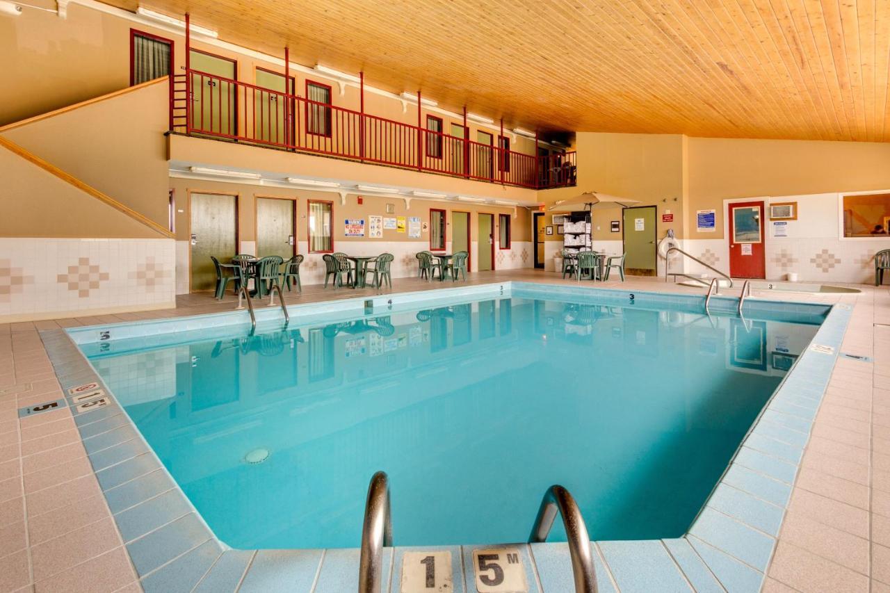 Fireside Inn And Suites Devils Lake Eksteriør billede