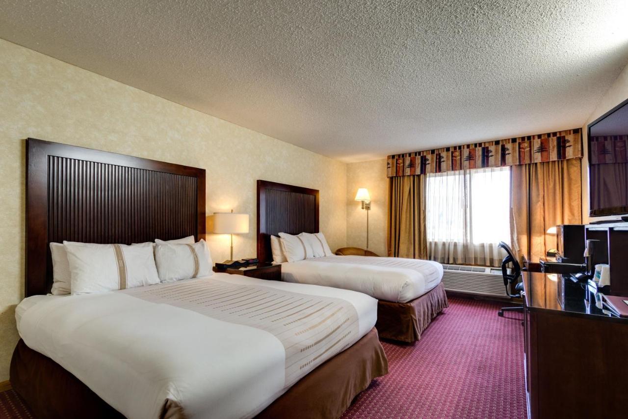 Fireside Inn And Suites Devils Lake Eksteriør billede