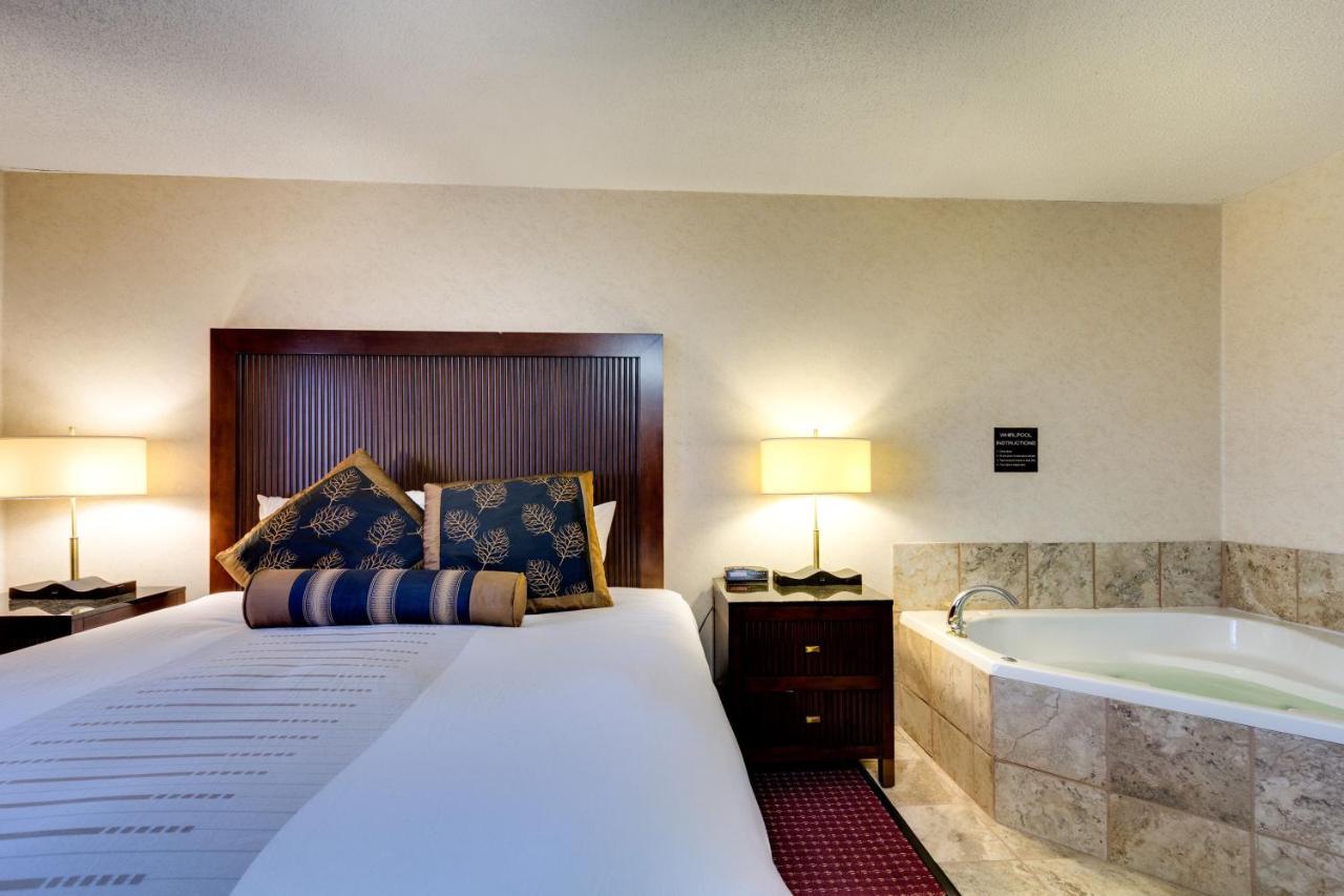 Fireside Inn And Suites Devils Lake Eksteriør billede
