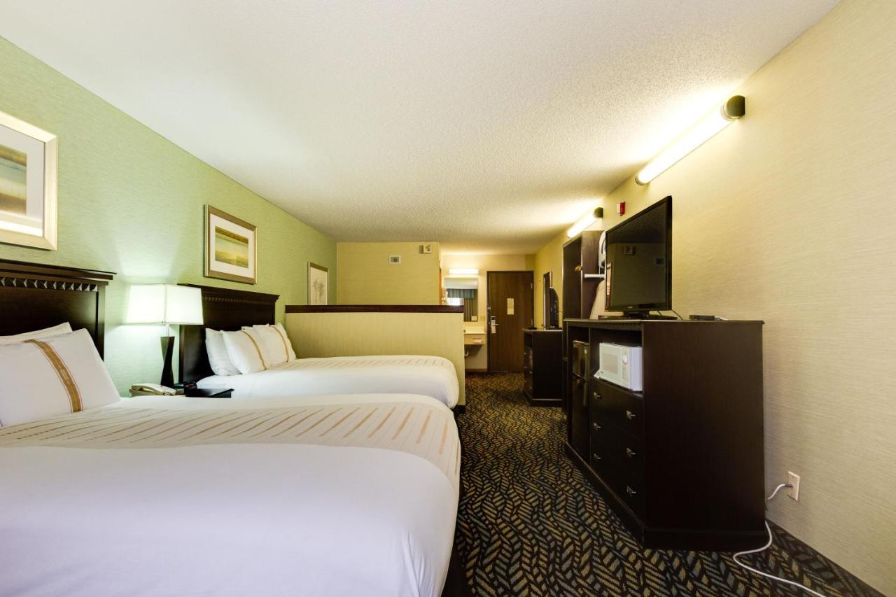 Fireside Inn And Suites Devils Lake Eksteriør billede