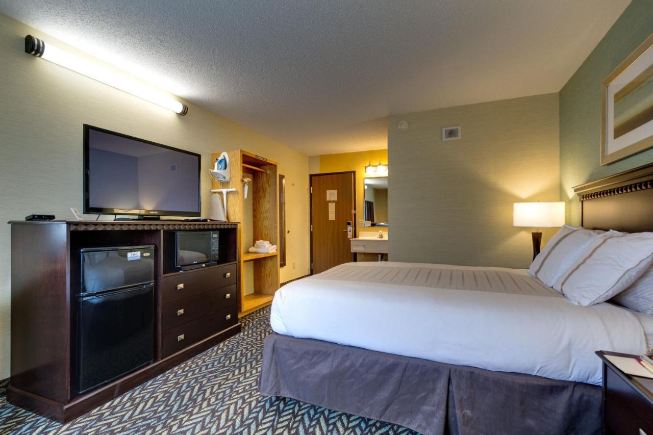 Fireside Inn And Suites Devils Lake Eksteriør billede