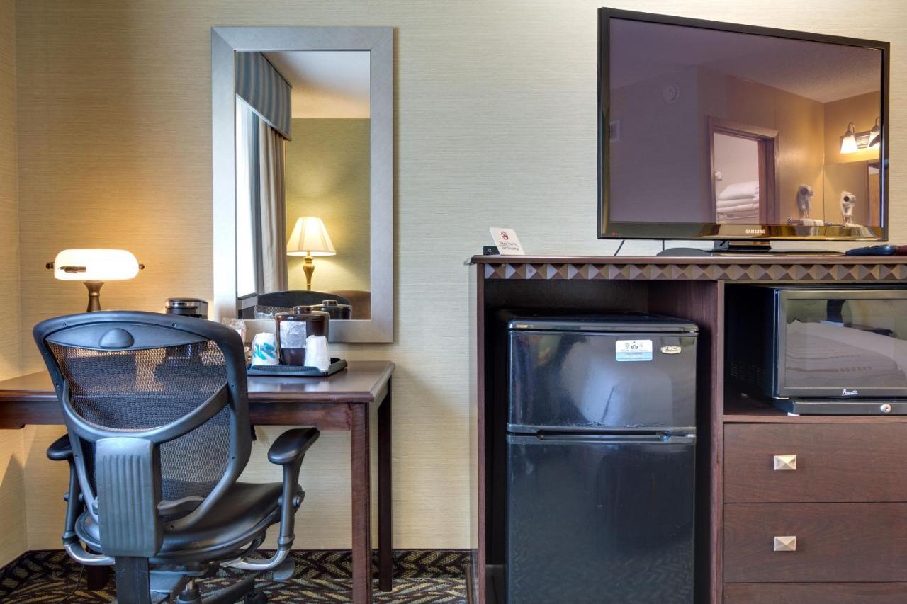 Fireside Inn And Suites Devils Lake Eksteriør billede