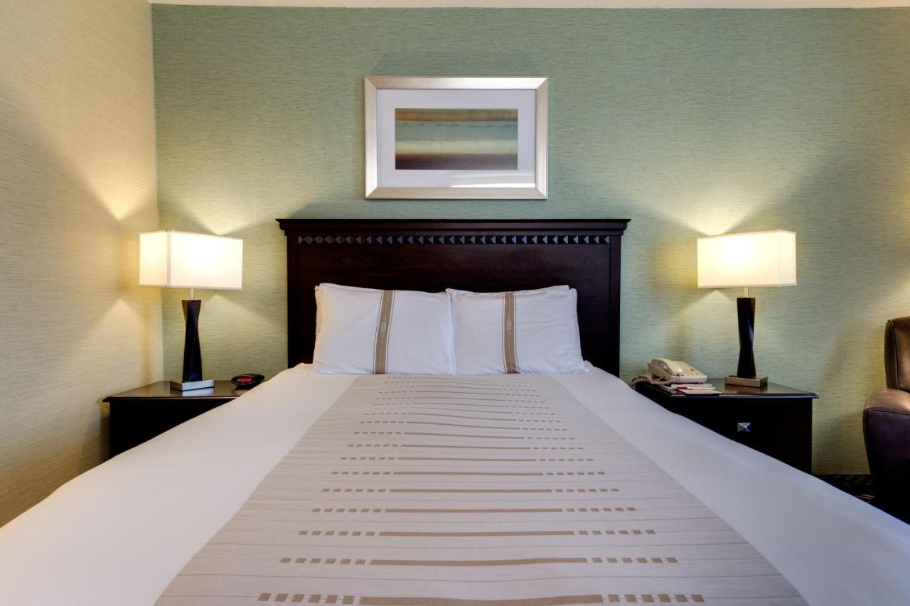 Fireside Inn And Suites Devils Lake Eksteriør billede