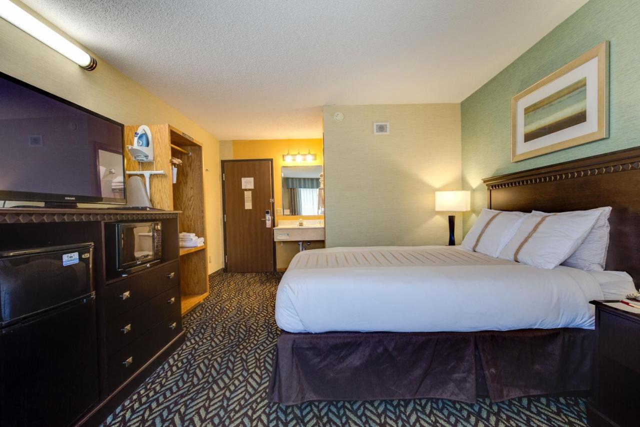 Fireside Inn And Suites Devils Lake Eksteriør billede