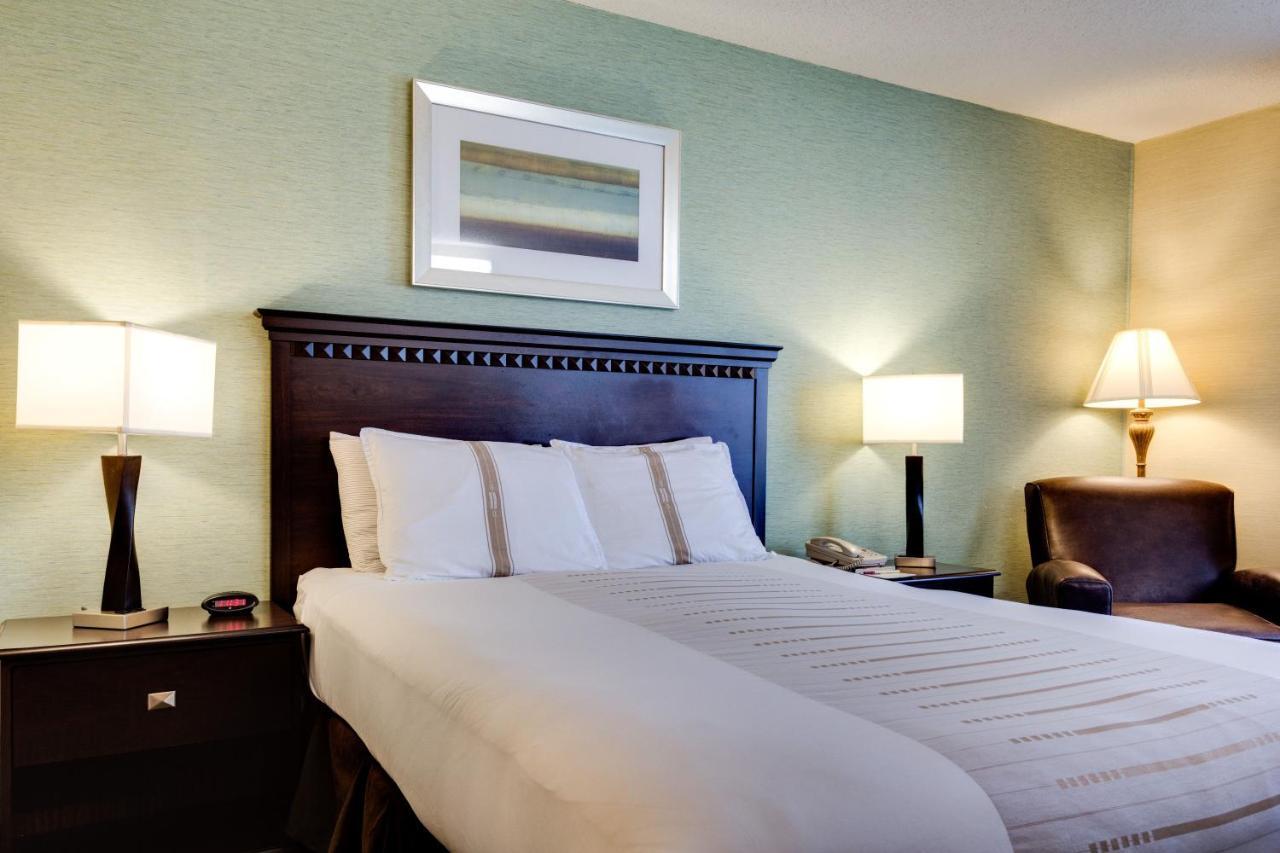 Fireside Inn And Suites Devils Lake Eksteriør billede