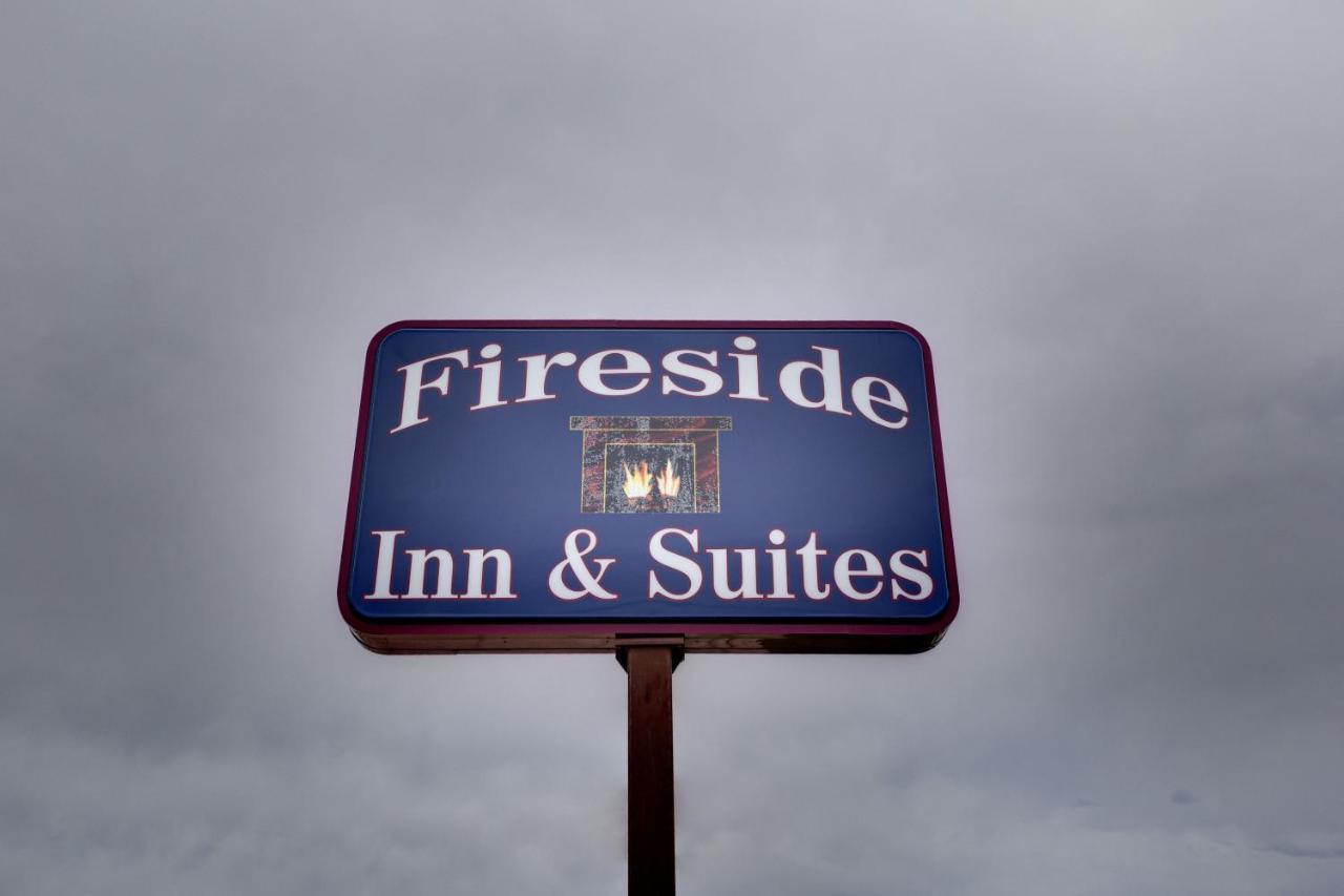 Fireside Inn And Suites Devils Lake Eksteriør billede